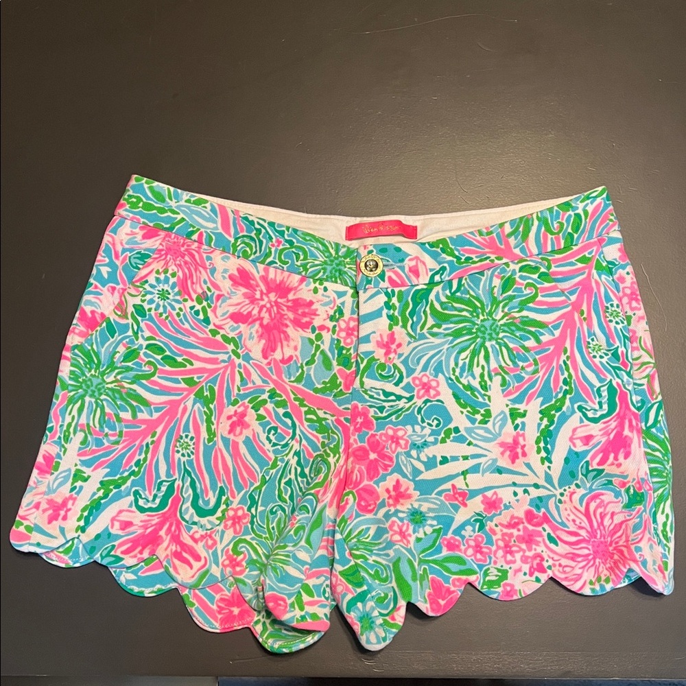 Lilly Pulitzer scalloped shorts, size 6